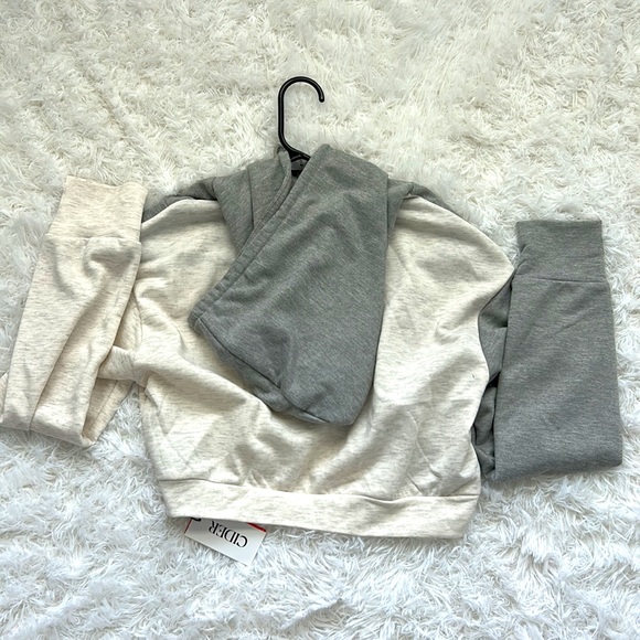 Two Tone Cropped Hoodie - Picture 4 of 4